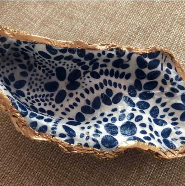 Oyster Trinket Dish - Blue/White Dot picture