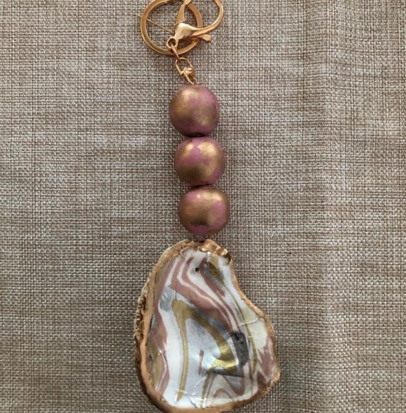 Beaded Oyster Keychain - Pink/Gold picture