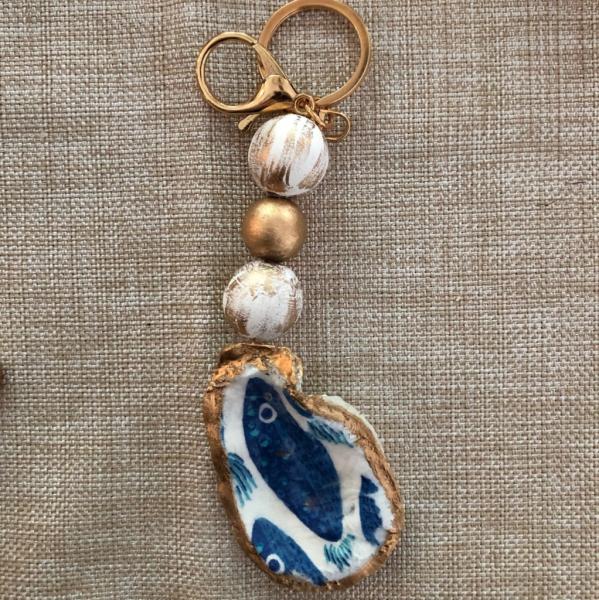 Beaded Oyster Keychain - Blue Fish picture