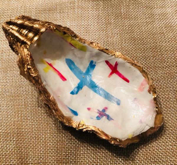 Oyster Trinket Dish - Cross picture