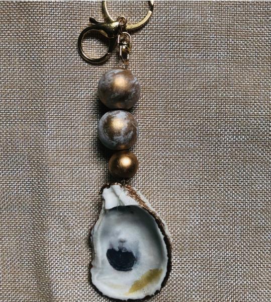 Oyster Keychain - White/Gold Beads