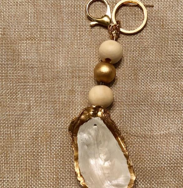 Oyster Keychain - Pearl & Gold picture