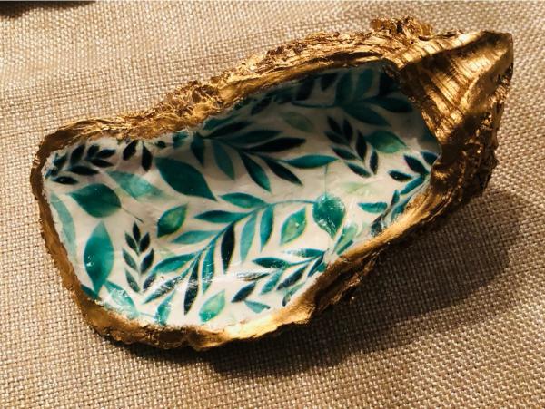 Oyster Trinket Dish - Green Leaf picture