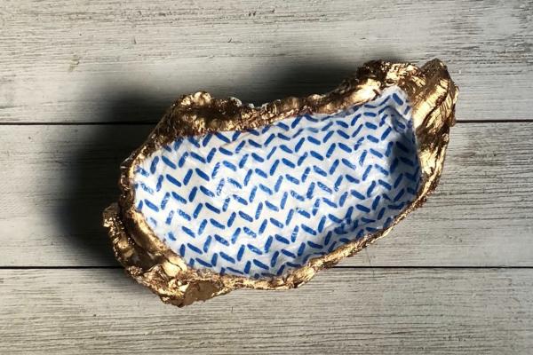 Oyster Trinket Dish - Blue/White Chevron picture