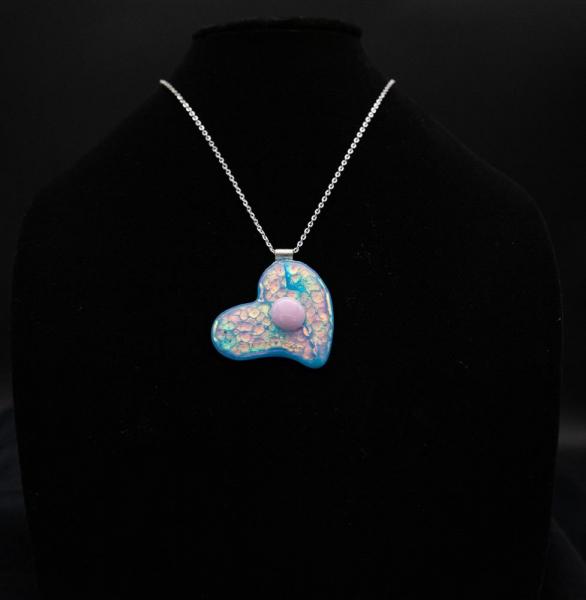 Jewelry - Heart pendant in pastel holographic pattern
