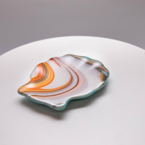 Plate - Orange cream and blue scallop-shaped plate picture