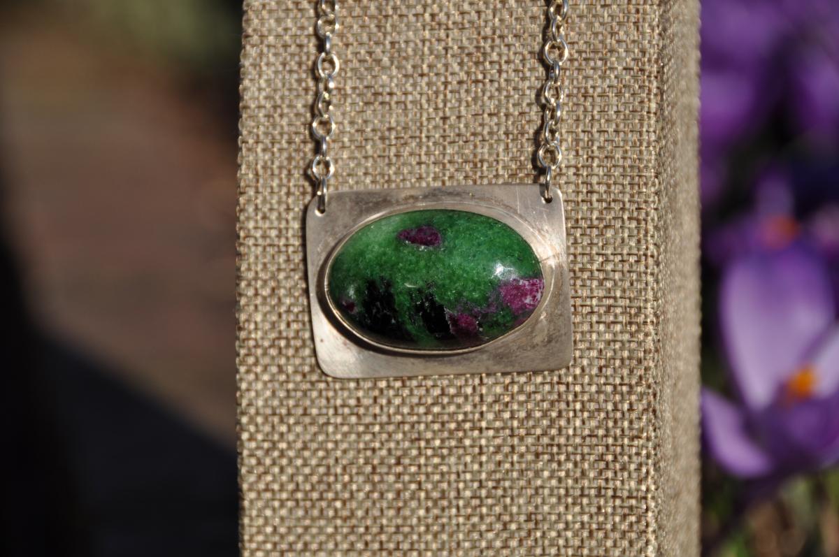 Zoisite Oval Pendant Necklace picture