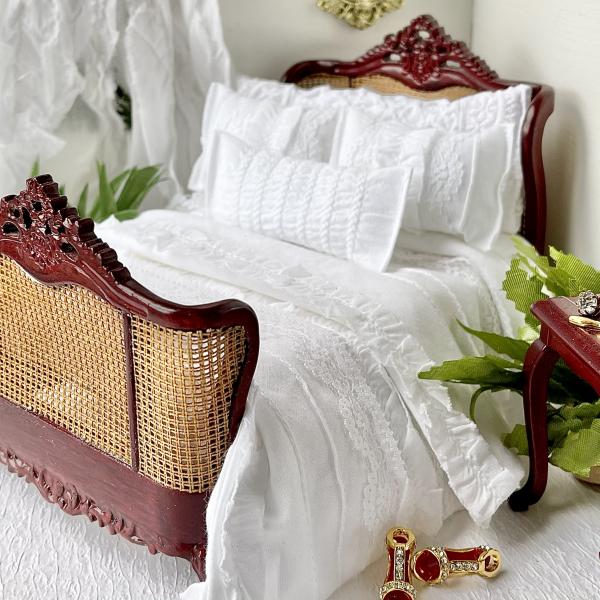Romantic White Textured Bedding Set- Olivia picture