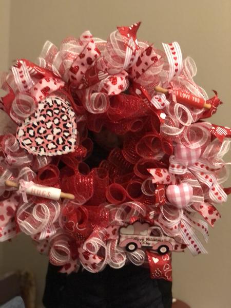 Red Valentine’s Day wreath picture