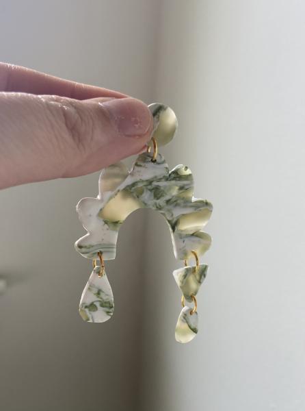 Half Daisy Arches in Translucent and Green Faux Stone picture