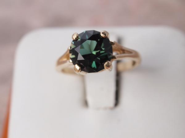 green sunstone 14kt gold ring