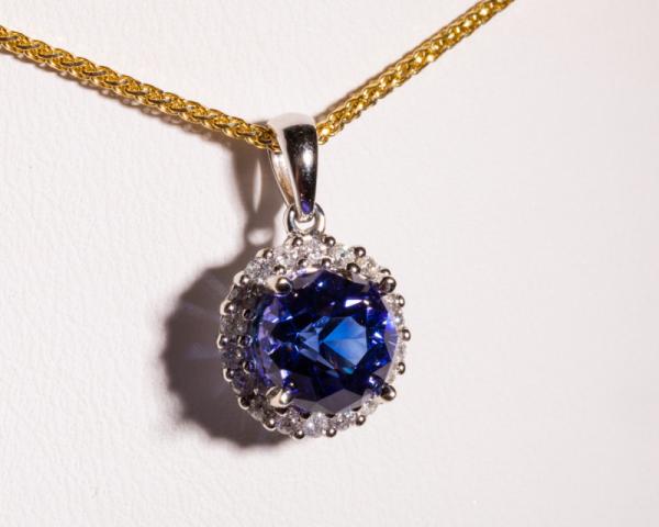 Tanzanite & Diamond White gold pendant picture