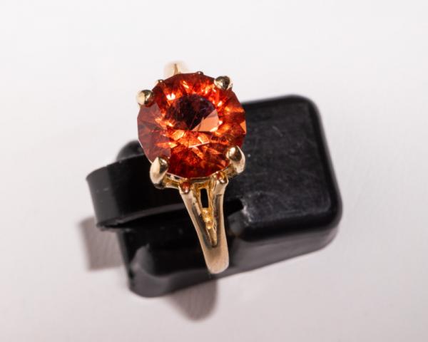 Red Sunstone 14kt gold ring,