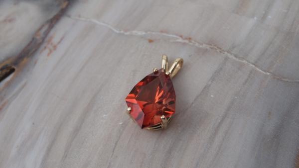 Red Sunstone 14 kt gold pendant picture