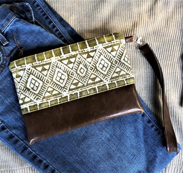 Boho wristlet clutch - Greenish-yellow picture