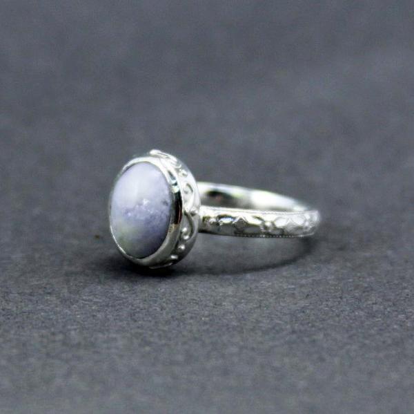Purple Jade Ring with patterned band picture