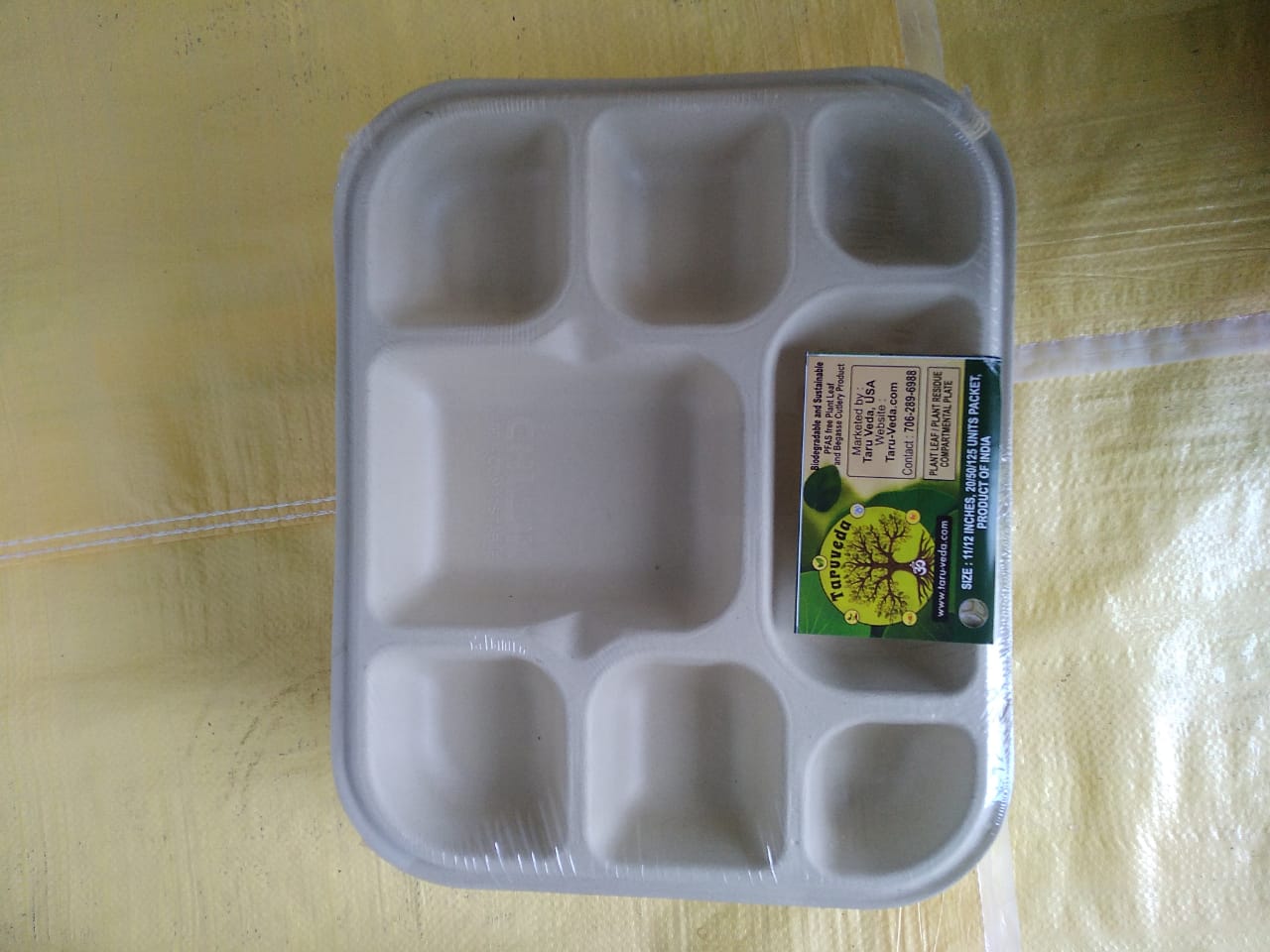 Plant leaves made Cutlery Biodegradable product and sugar cane pulp made compartmental trays picture