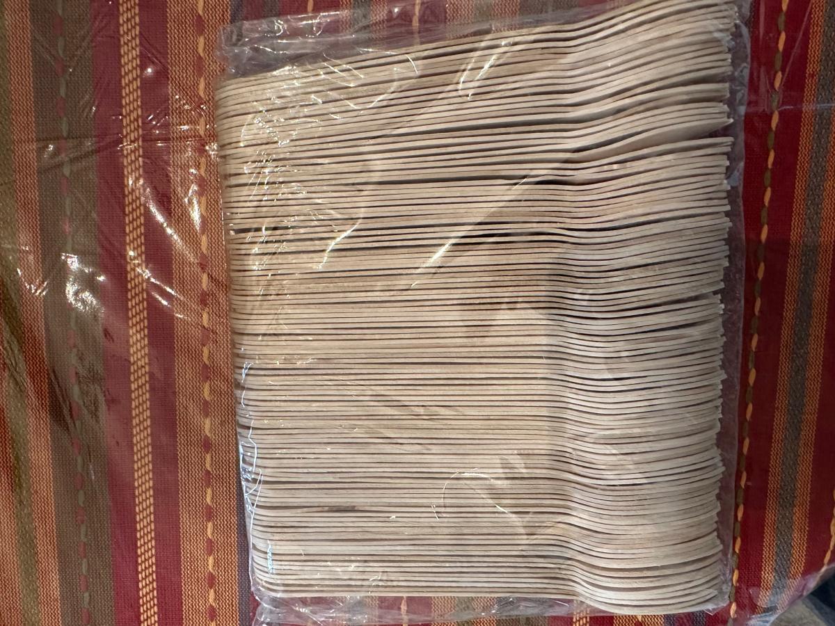 Plant leaves made Cutlery Biodegradable product and sugar cane pulp made compartmental trays picture