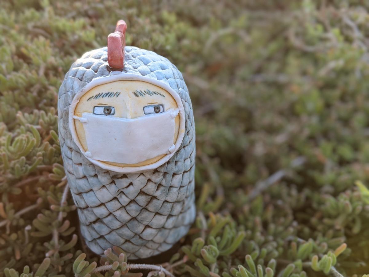 ryuji - handmade ceramic desk friend picture