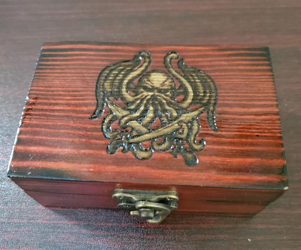 Small Cthulhuesque Dice Box picture