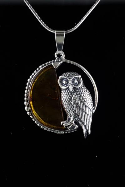 Owl Pendant on 18" silver chain