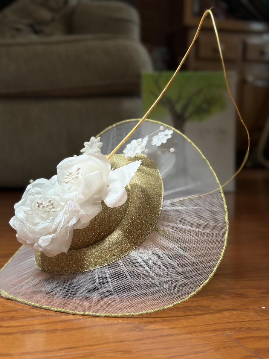 Red fascinator picture