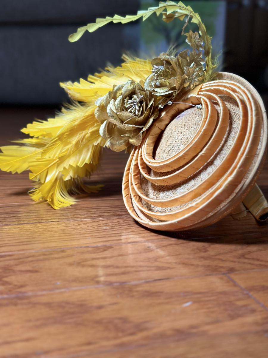 Red fascinator picture