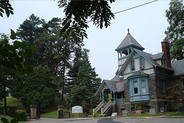 Lorraine Park Cemetery & Mausoleum