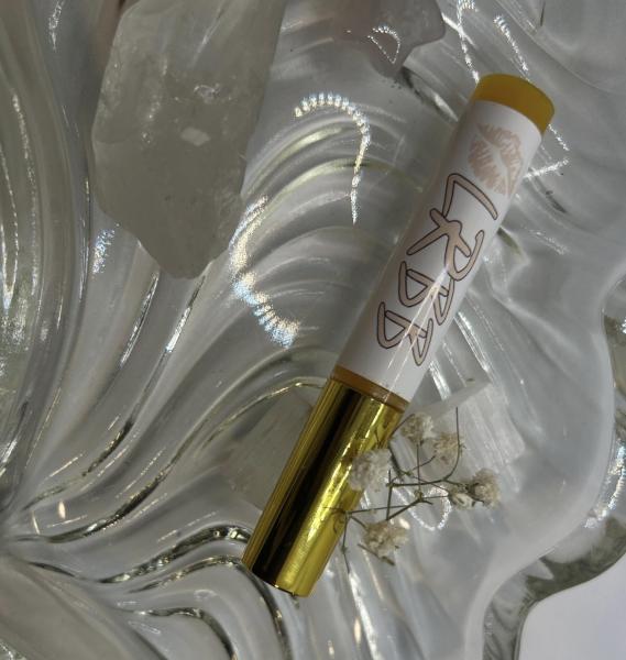 Lip luster picture