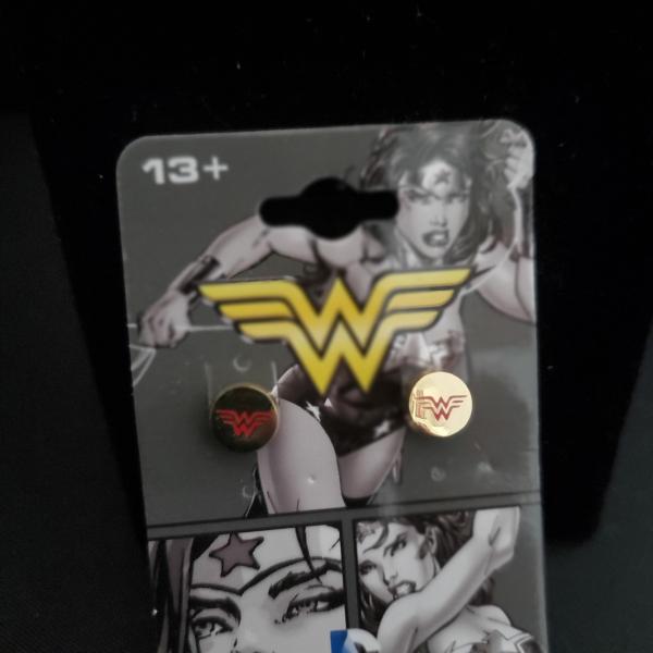 DC Wonder Woman stud earrings picture