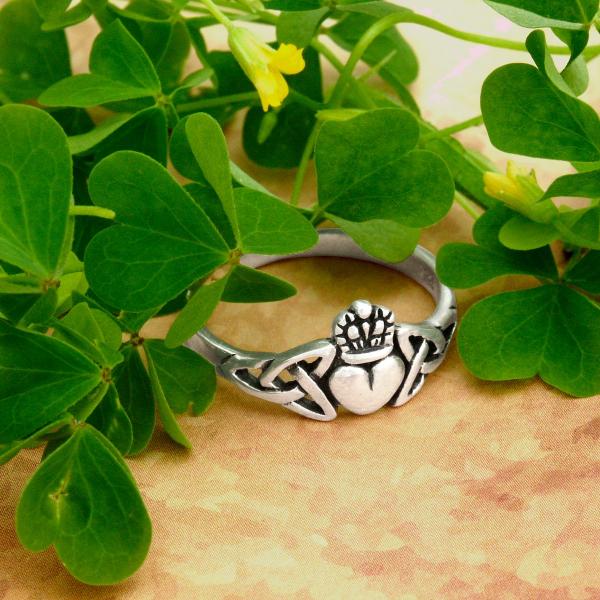 Silver Knotwork Claddagh Ring - RSS-237 picture