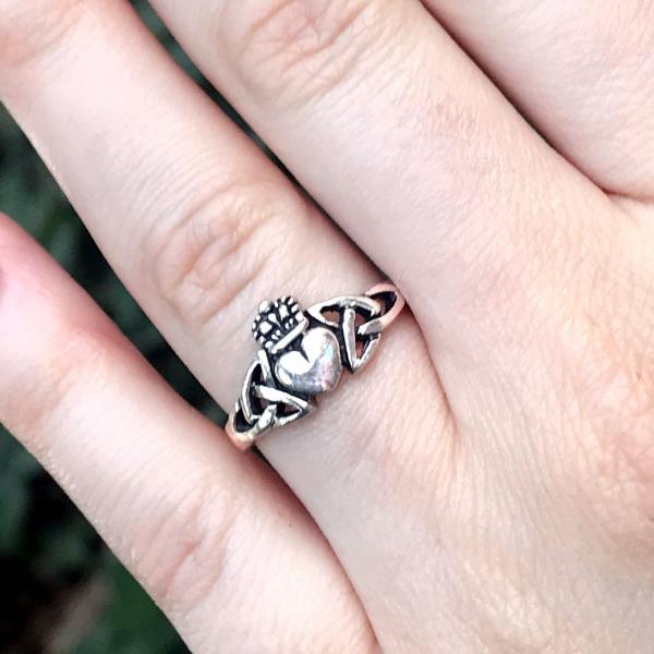Silver Knotwork Claddagh Ring - RSS-237 picture