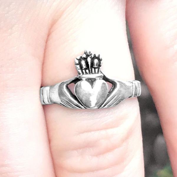 Silver Irish Claddagh Ring - RSS-2777 picture