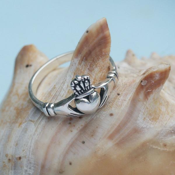 Silver Irish Claddagh Ring - RSS-2777 picture
