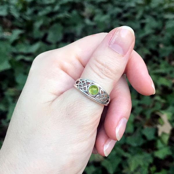 Silver Celtic Peridot Ring - RSS-268 picture