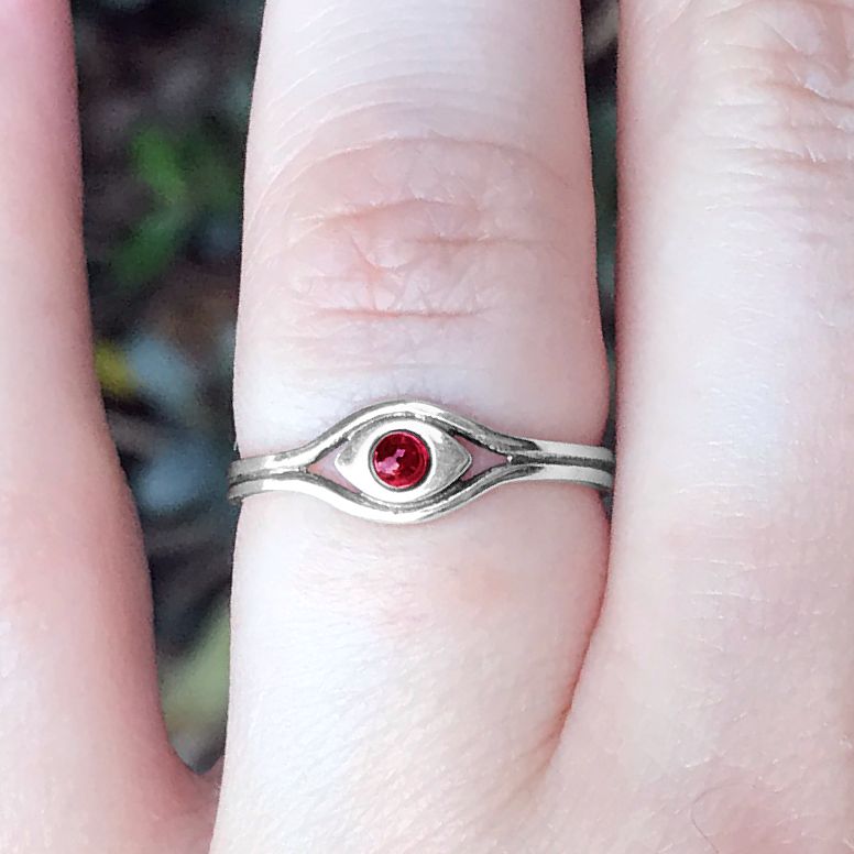 Silver Garnet Eye Ring - RSS-579 picture