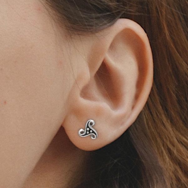 Silver Dotted Triskele Stud Earrings - ESS-257 picture