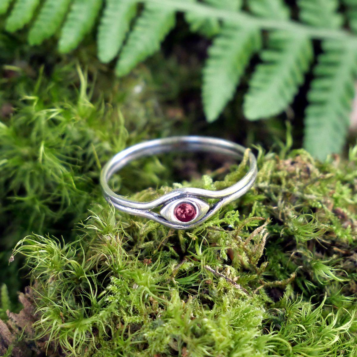 Silver Garnet Eye Ring - RSS-579 picture