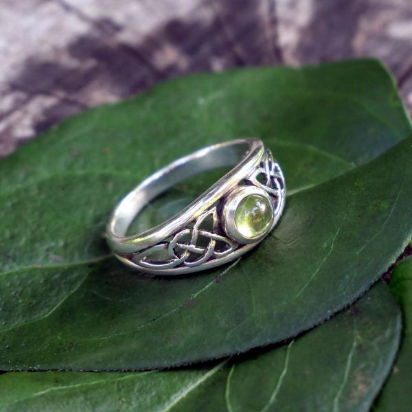 Silver Celtic Peridot Ring - RSS-268 picture