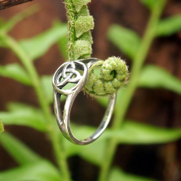 Silver Triquetra Ring - RSS-499 picture