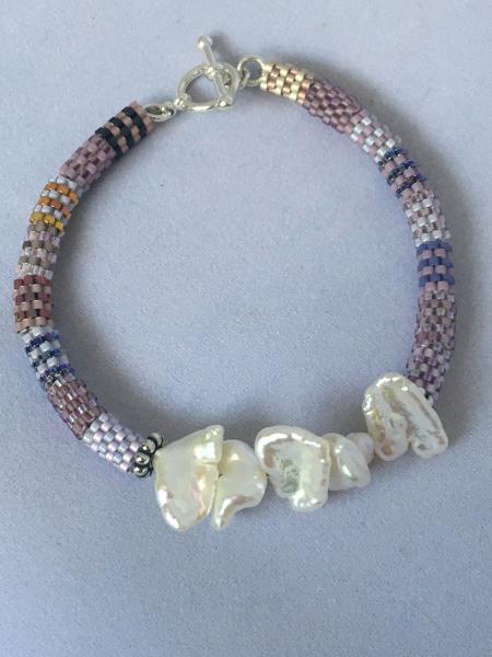 Pearl and beaded bead bracelet