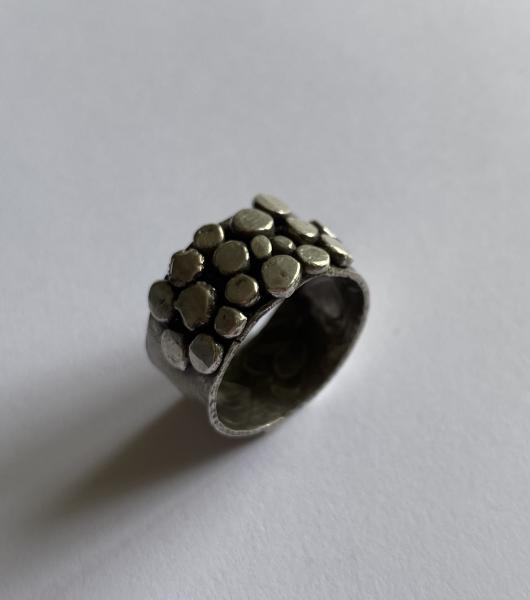 Pebble ring picture