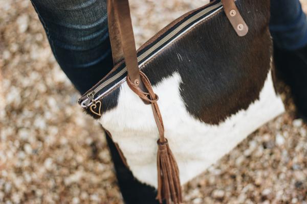 Medium size tote with hair on hide picture