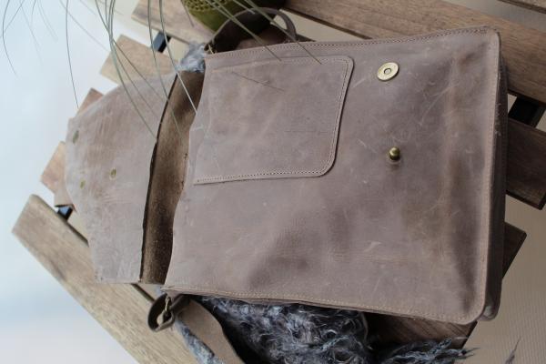 Olive Crossbody leather bag picture