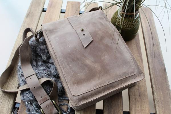 Olive Crossbody leather bag picture