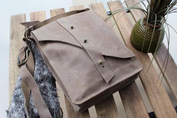 Olive Crossbody leather bag picture