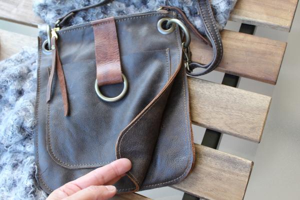 Double cell phone bag in leather picture