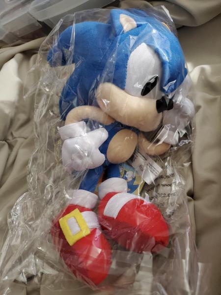 Licensed 10" Classic Sonic plush Great Eastern