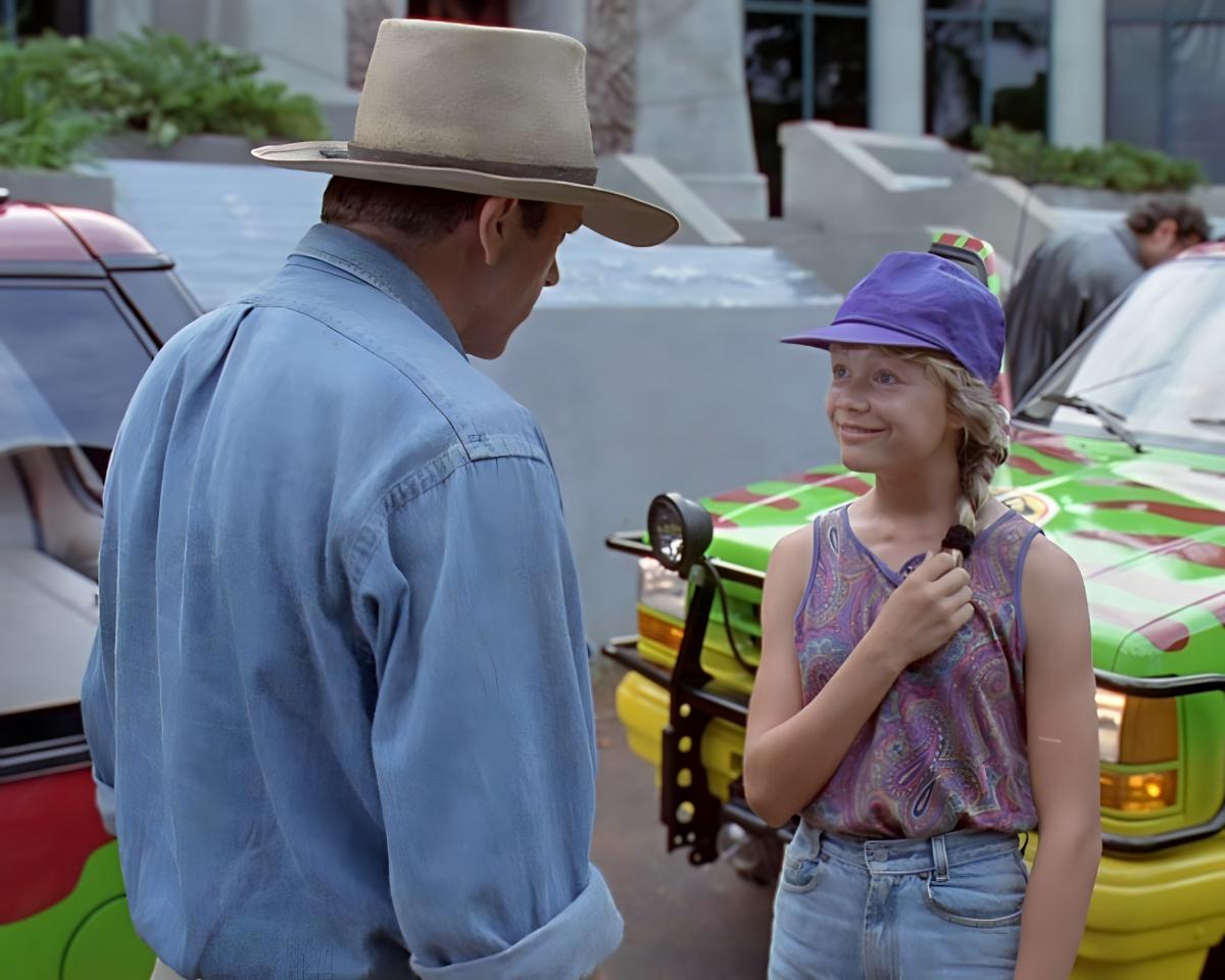 Ariana Richards GalaxyCon Richmond 2026 8x10/8x12 Autographs picture