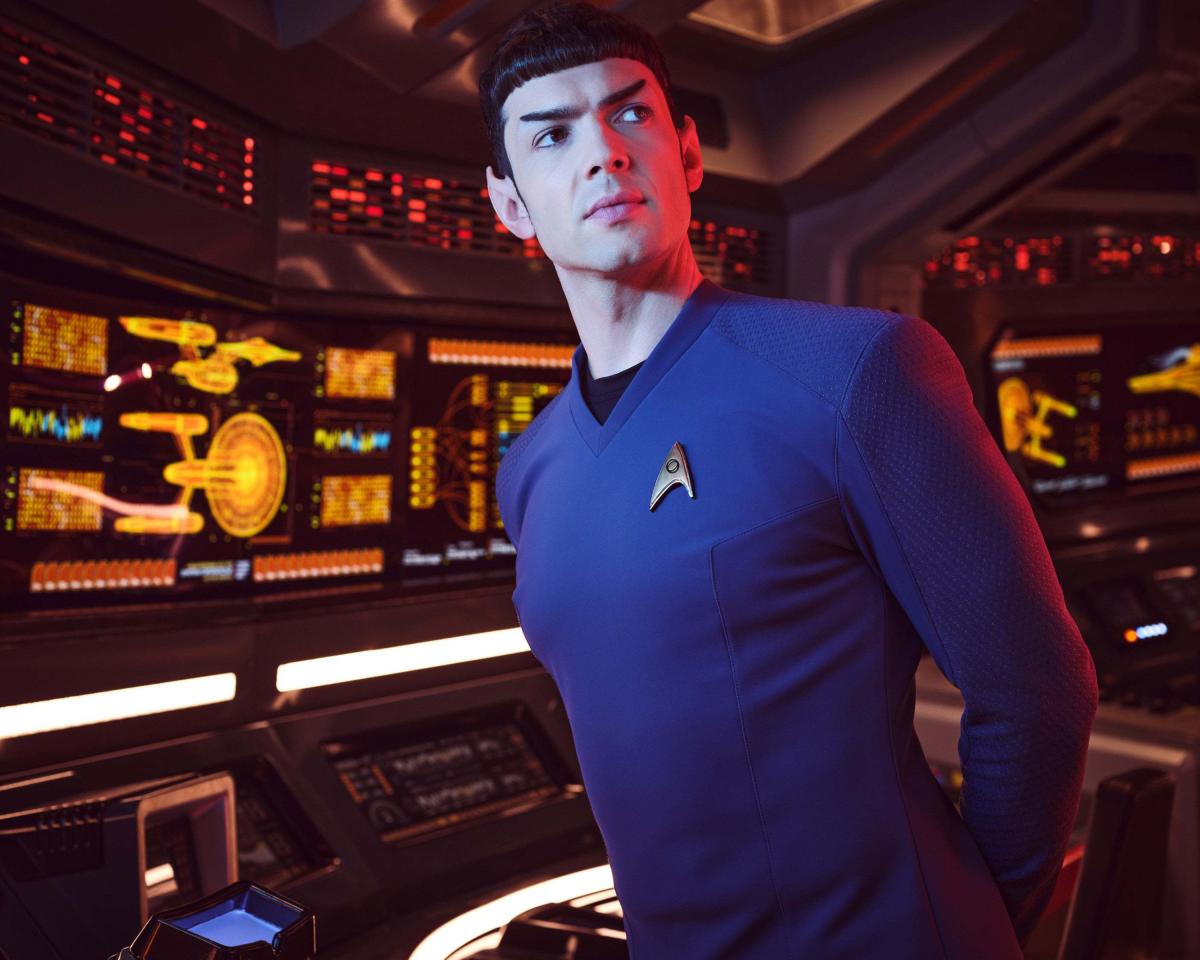 Ethan Peck GalaxyCon Richmond 2026 8x10/8x12 Autographs picture